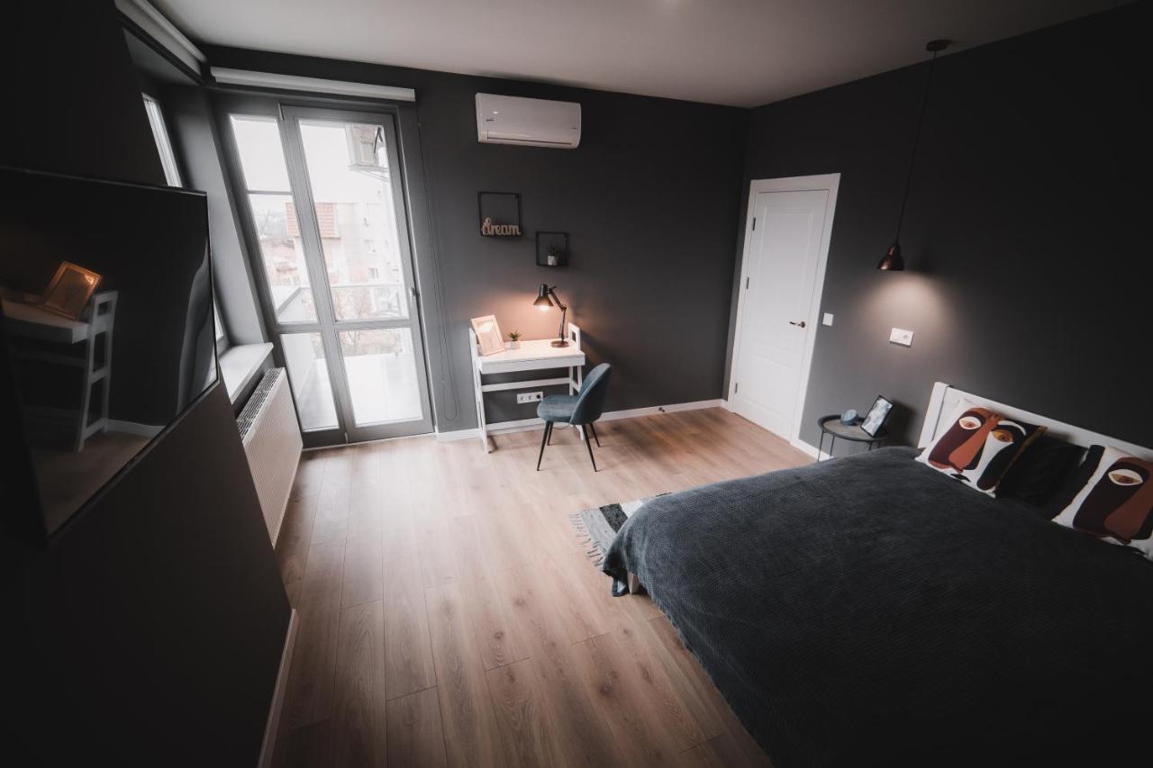 Apart-Hotel Kostjukowski Apartments Nizhynska 17 Lviv Bagian luar foto
