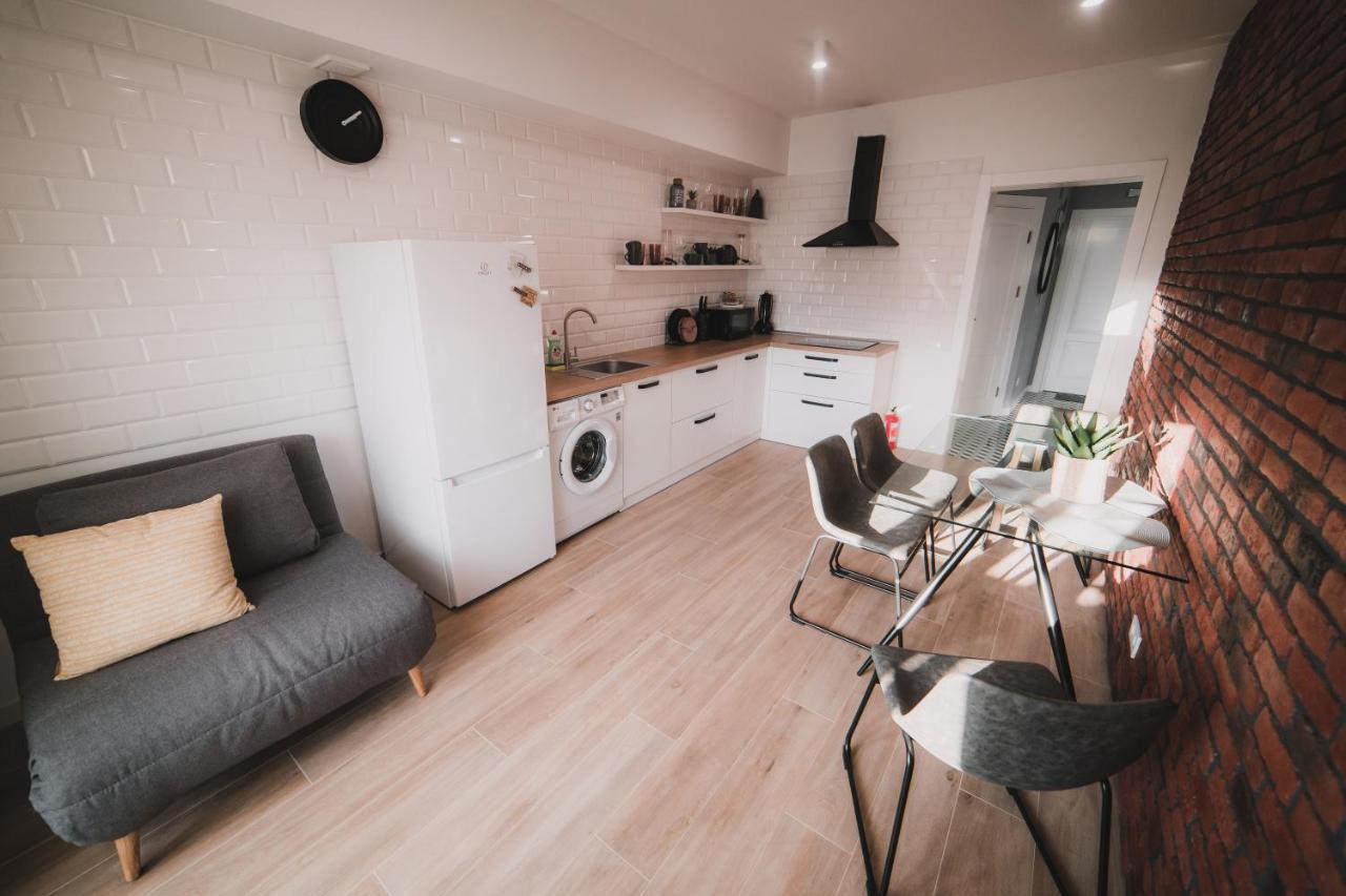 Apart-Hotel Kostjukowski Apartments Nizhynska 17 Lviv Bagian luar foto