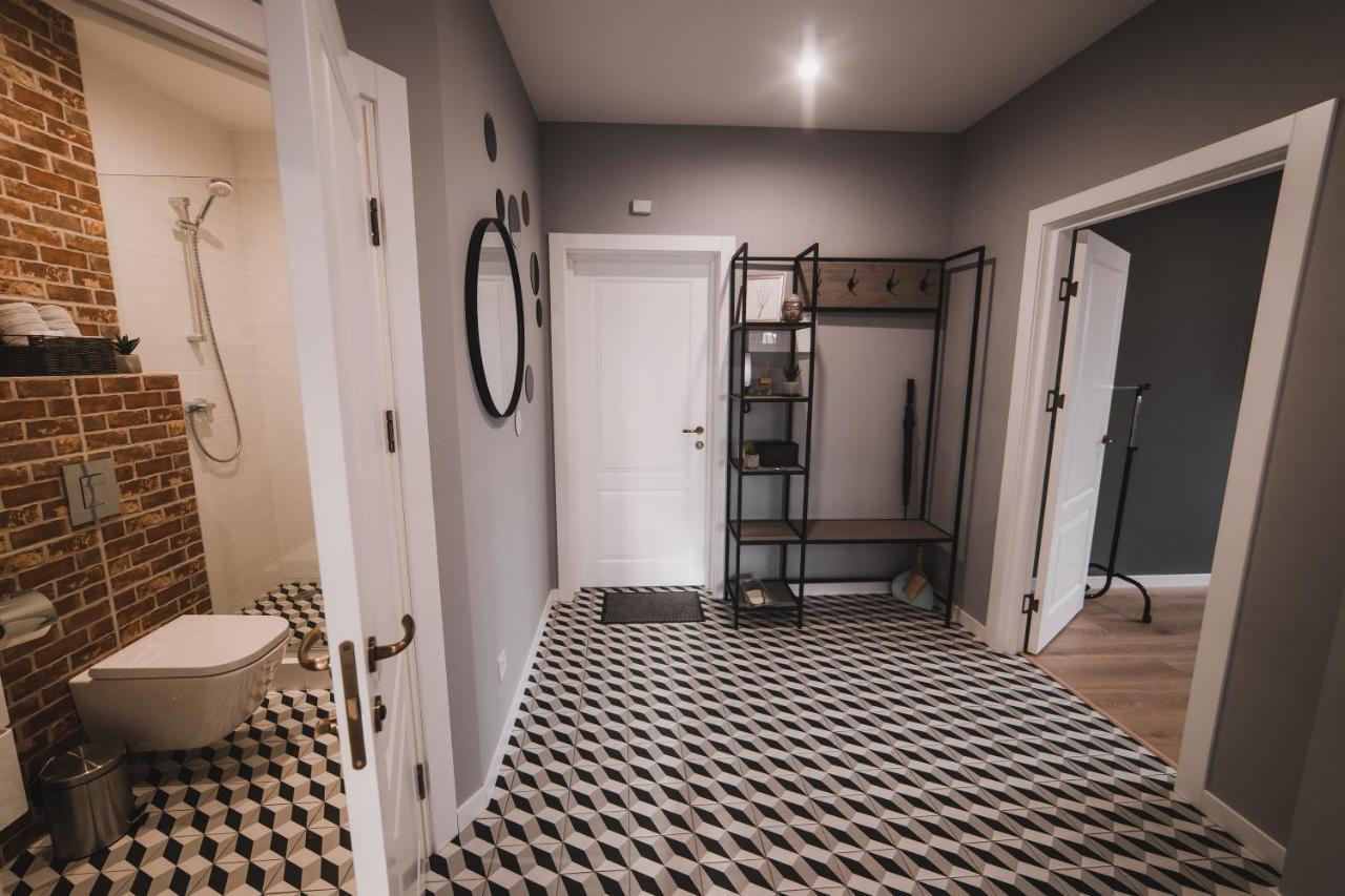 Apart-Hotel Kostjukowski Apartments Nizhynska 17 Lviv Bagian luar foto