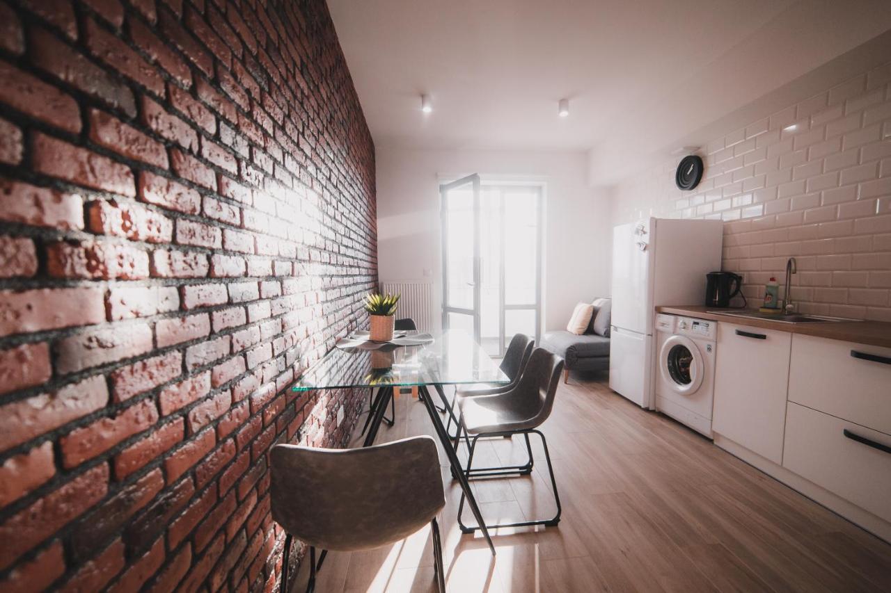 Apart-Hotel Kostjukowski Apartments Nizhynska 17 Lviv Bagian luar foto