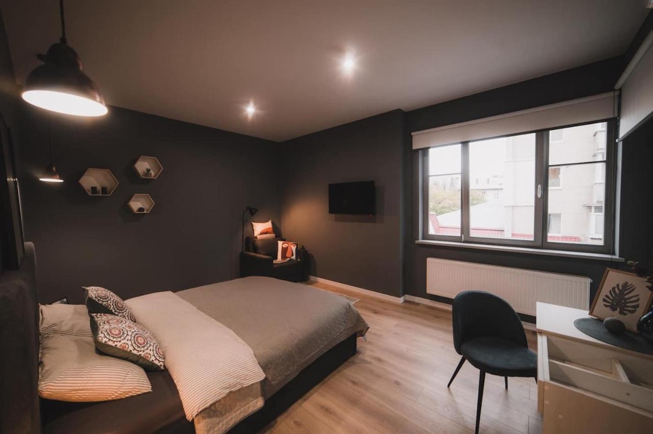 Apart-Hotel Kostjukowski Apartments Nizhynska 17 Lviv Bagian luar foto