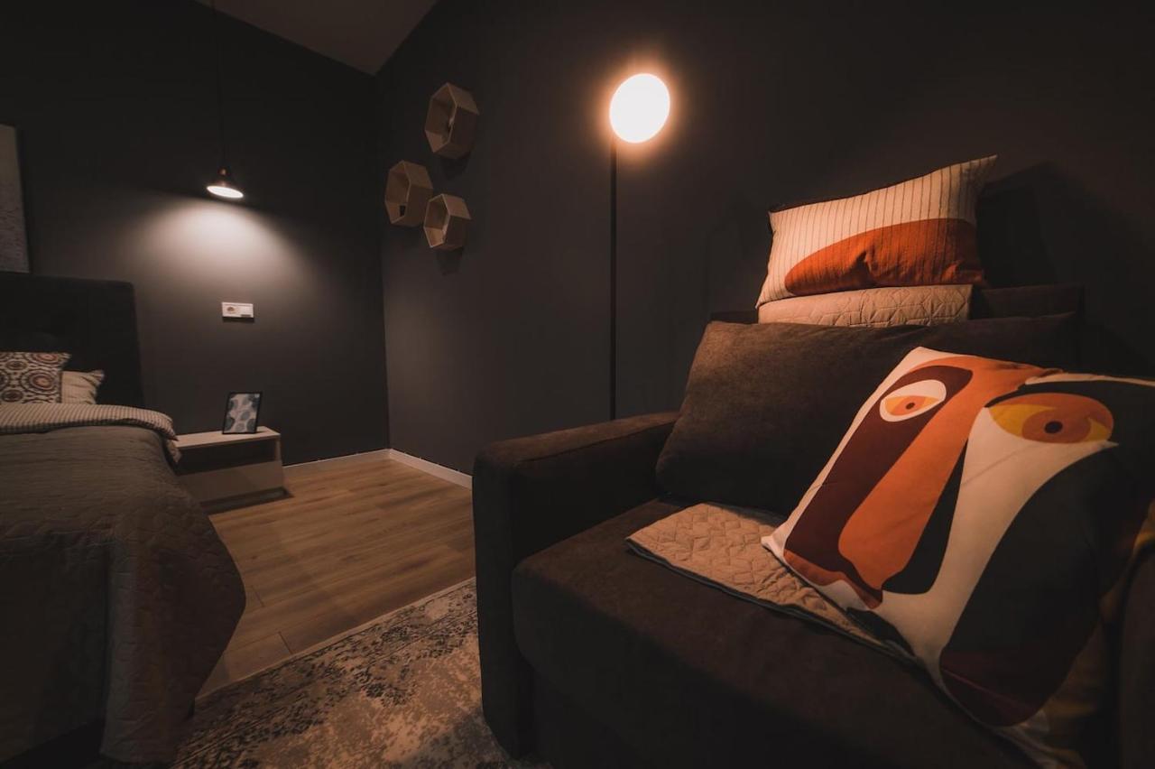 Apart-Hotel Kostjukowski Apartments Nizhynska 17 Lviv Bagian luar foto