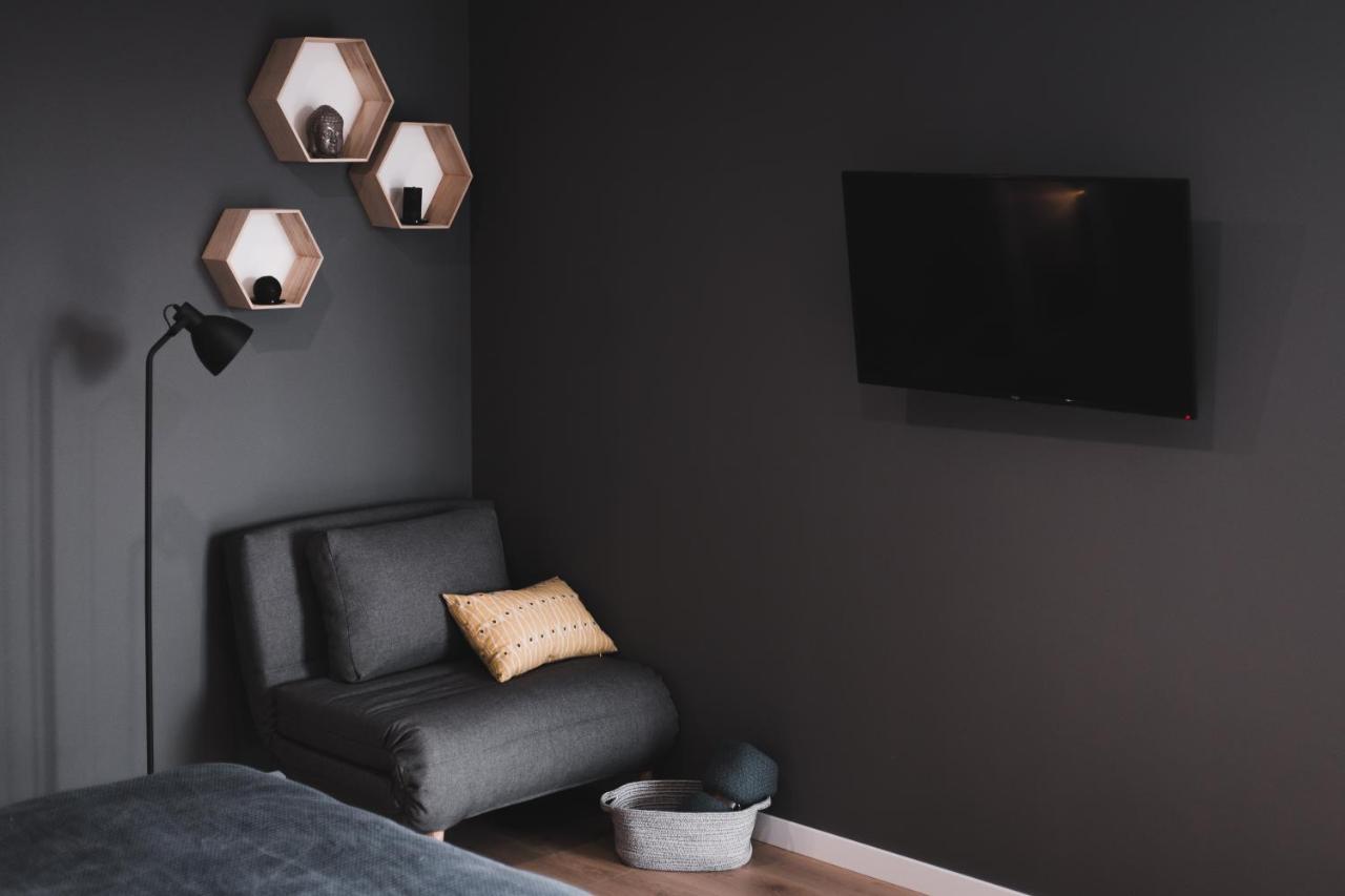 Apart-Hotel Kostjukowski Apartments Nizhynska 17 Lviv Bagian luar foto