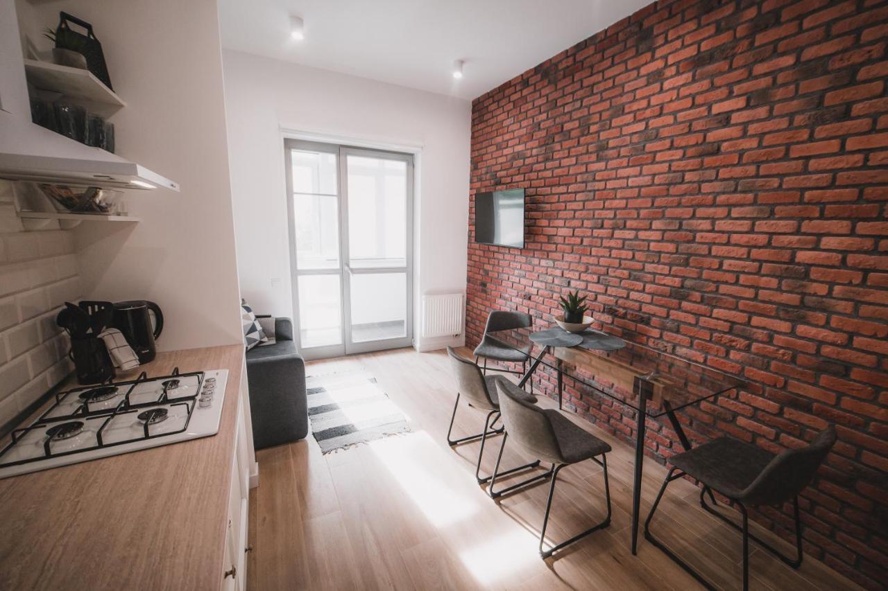 Apart-Hotel Kostjukowski Apartments Nizhynska 17 Lviv Bagian luar foto