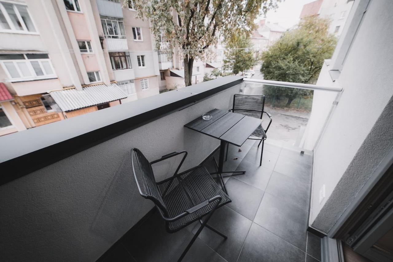 Apart-Hotel Kostjukowski Apartments Nizhynska 17 Lviv Bagian luar foto