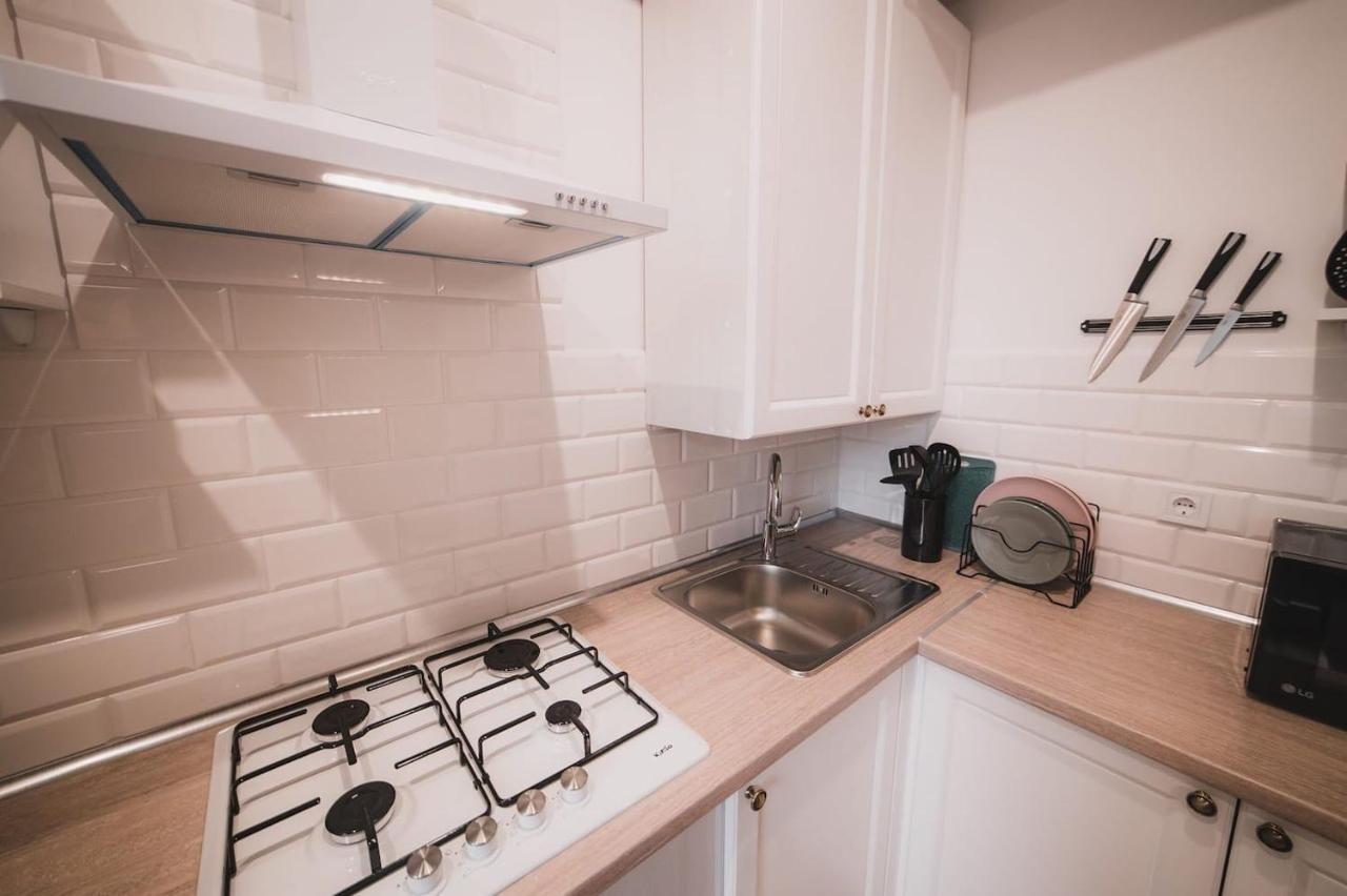 Apart-Hotel Kostjukowski Apartments Nizhynska 17 Lviv Bagian luar foto