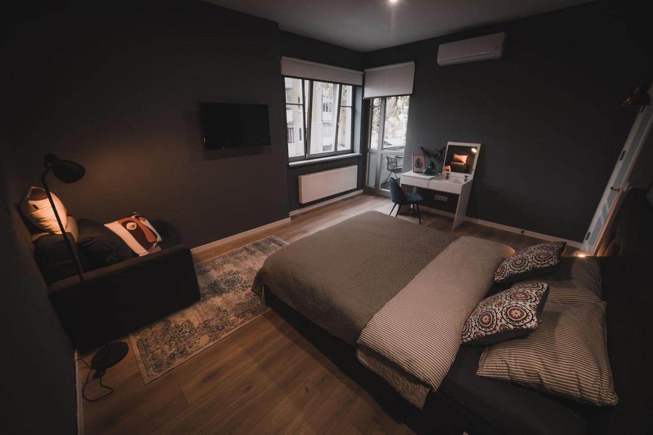 Apart-Hotel Kostjukowski Apartments Nizhynska 17 Lviv Bagian luar foto