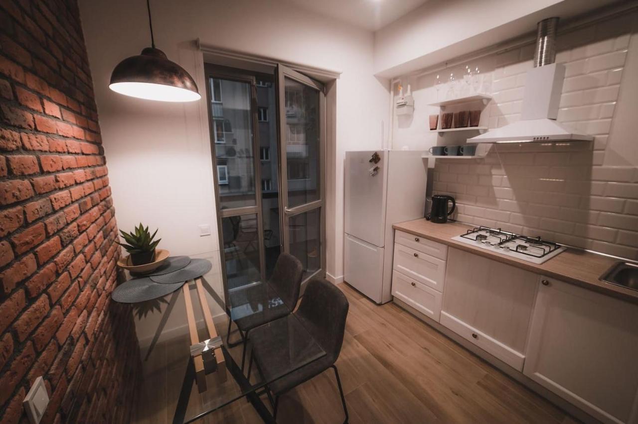 Apart-Hotel Kostjukowski Apartments Nizhynska 17 Lviv Bagian luar foto