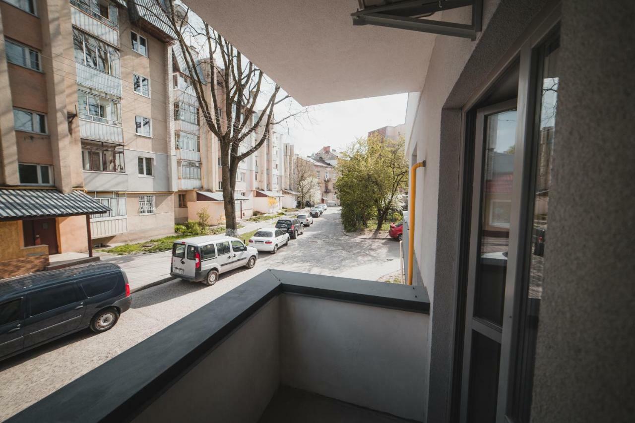 Apart-Hotel Kostjukowski Apartments Nizhynska 17 Lviv Bagian luar foto